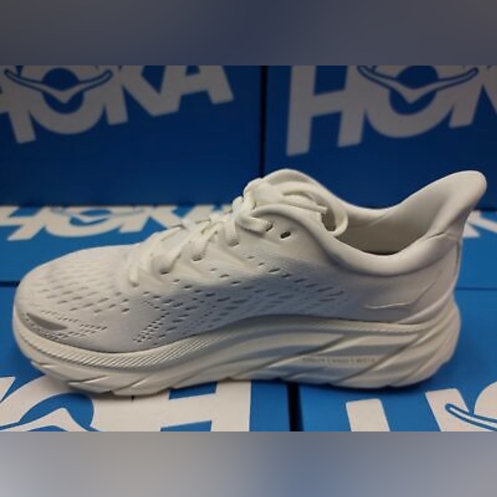 ⭐️ BRAND NEW WHITE HOKA CLIFTONS⭐️